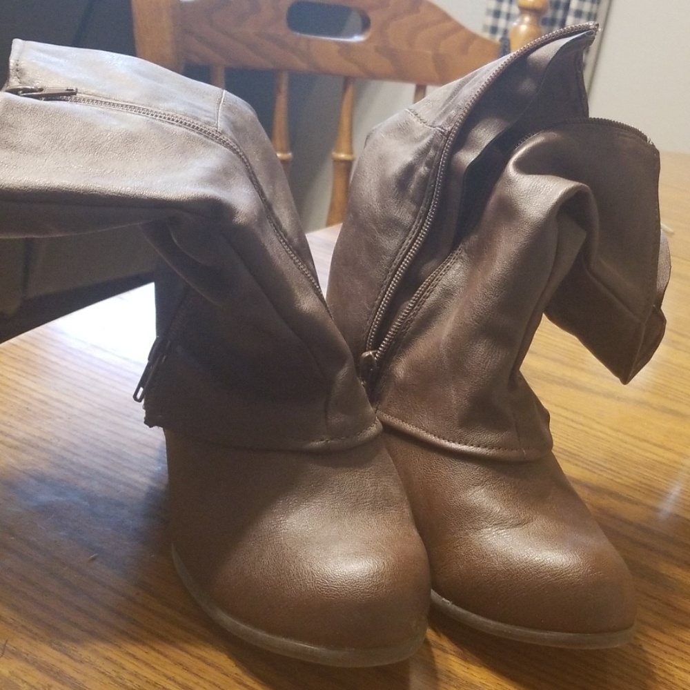 Dark brown short boots